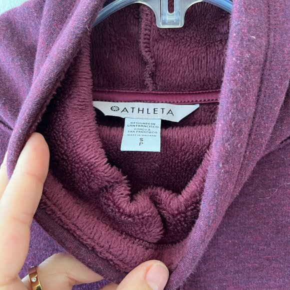 Athleta Sz S M Cozy Karma Funnel Neck Sweatshirt Fleece Burgundy Pullover Top - Picture 2 of 8